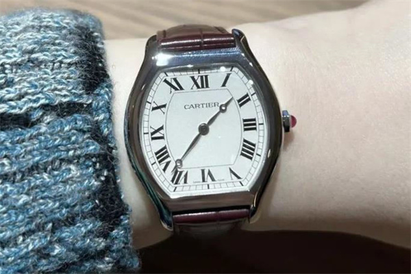 卡地亚手表走慢了处理技巧详解(图) 卡地亚手表走慢了处理技巧详解(图)