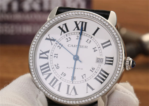 卡地亚手表脏了怎么清洗(图) 卡地亚手表脏了怎么清洗(图)